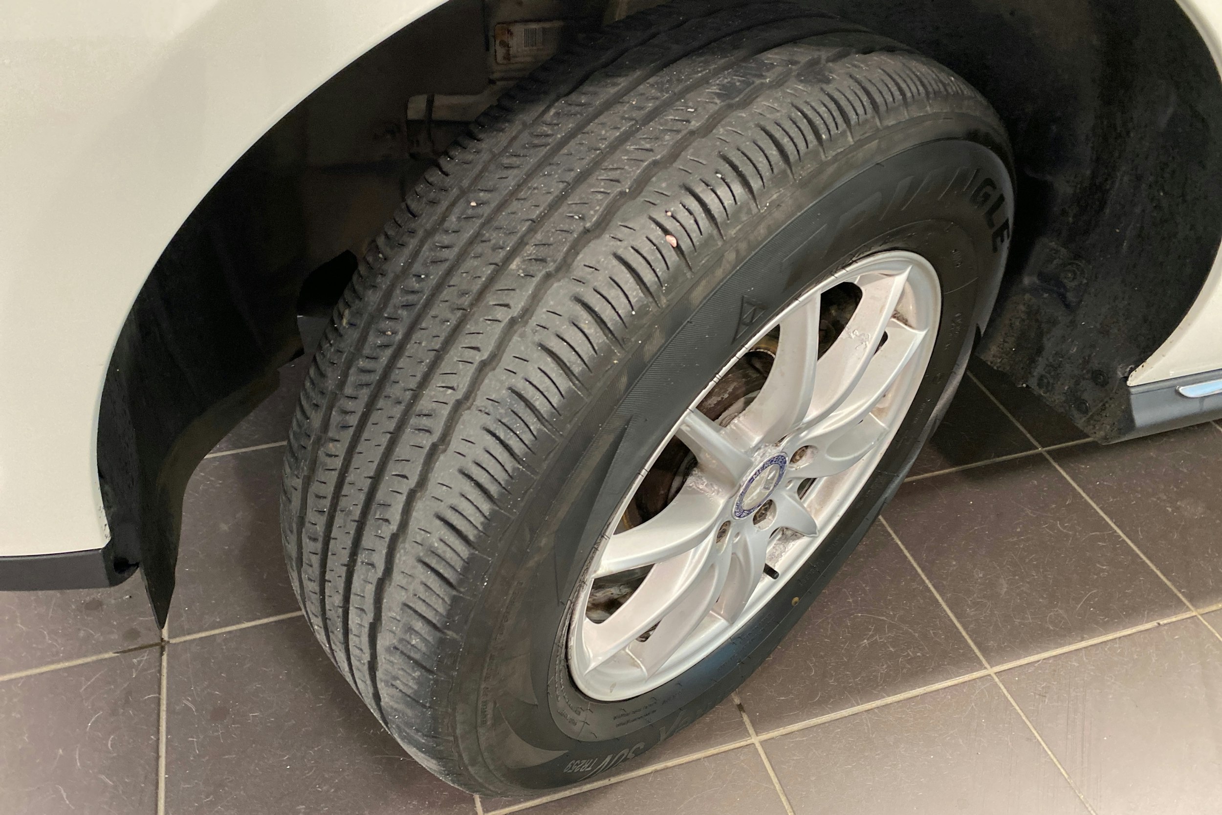Valkoinen Mercedes-Benz ML 2012 kuva 13.