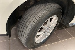 Valkoinen Mercedes-Benz ML 2012 kuva 13.
