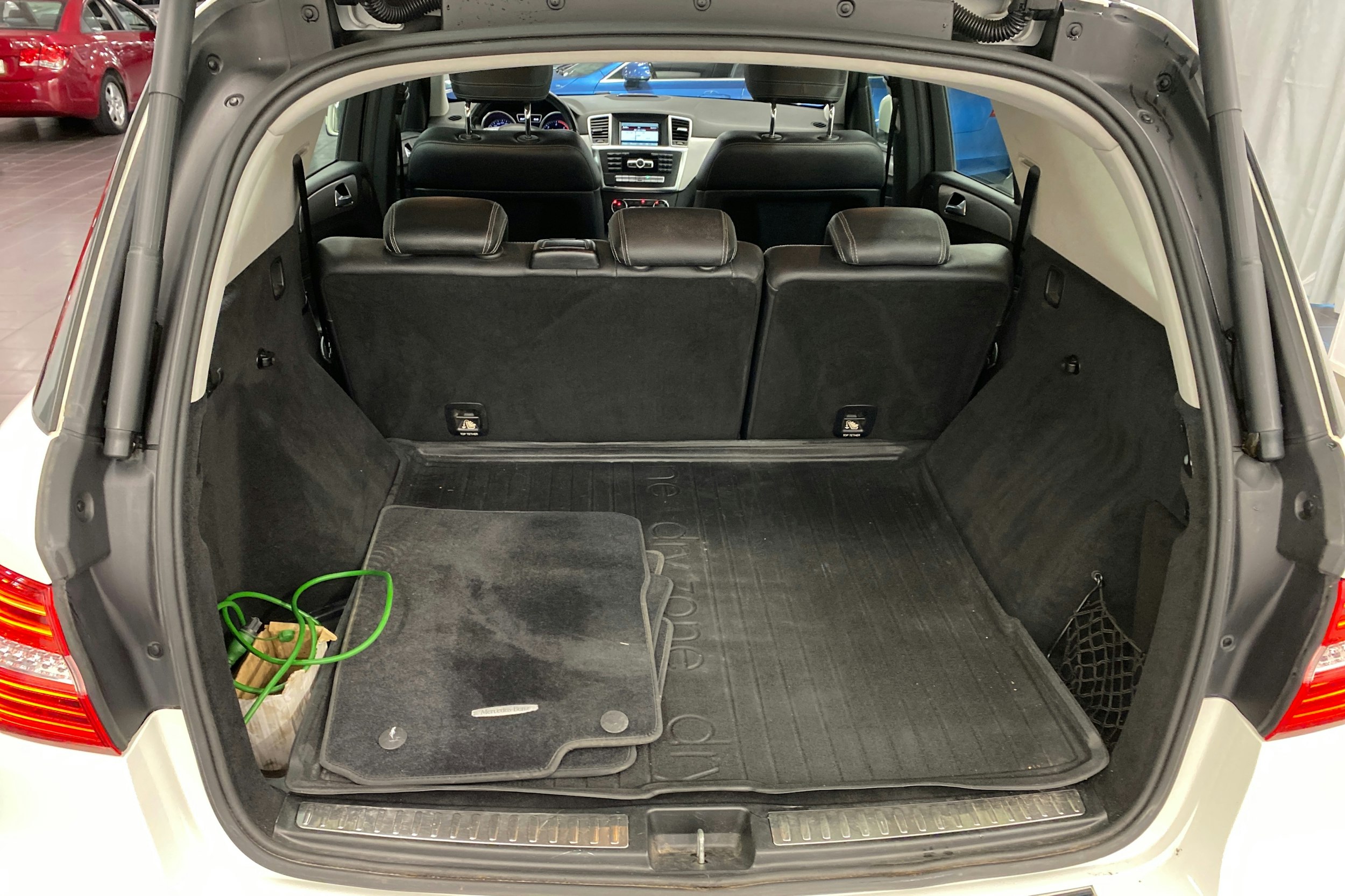 Valkoinen Mercedes-Benz ML 2012 kuva 14.