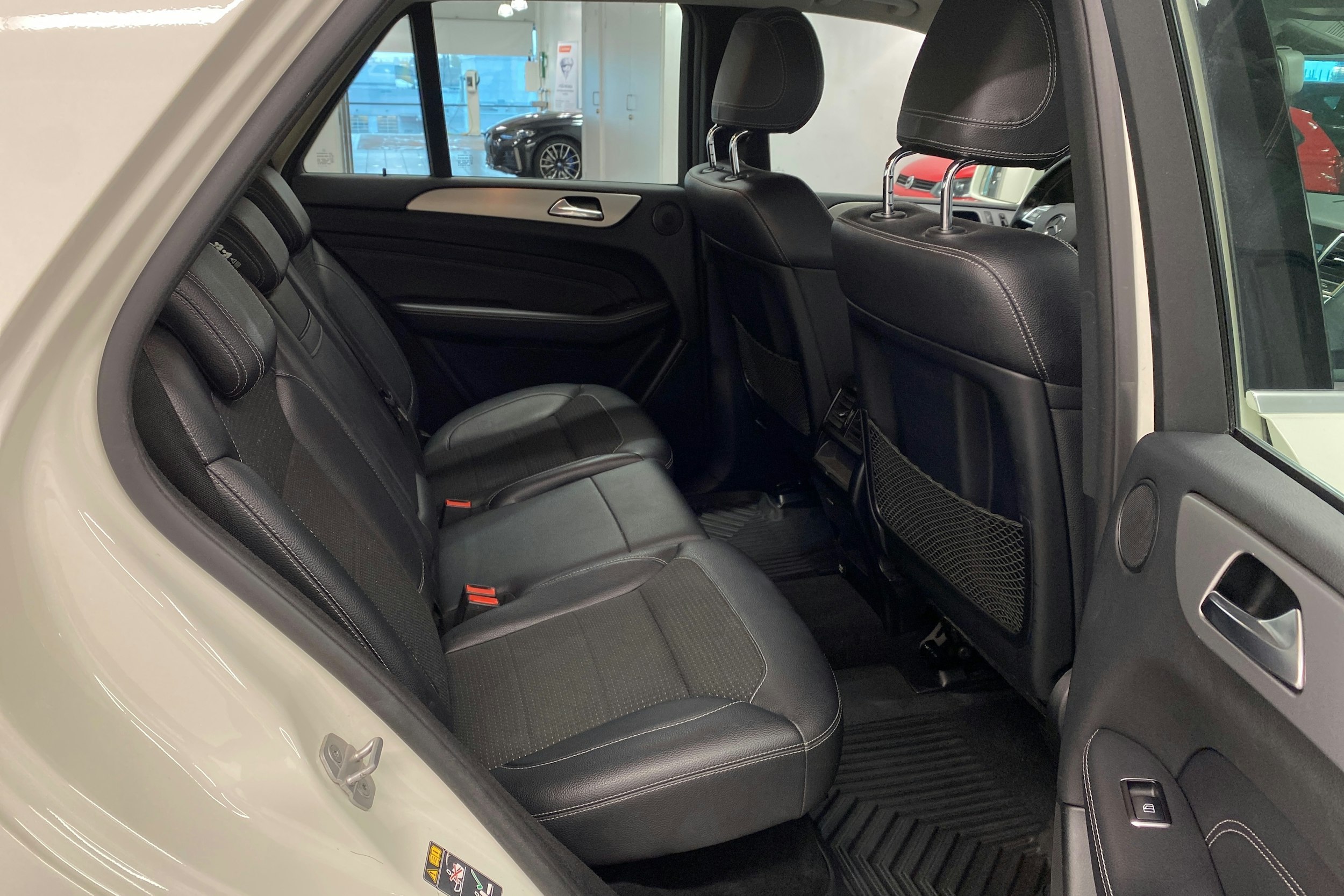 Valkoinen Mercedes-Benz ML 2012 kuva 20.