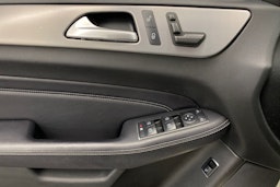 Valkoinen Mercedes-Benz ML 2012 kuva 24.