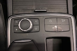 Valkoinen Mercedes-Benz ML 2012 kuva 28.