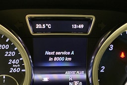 Valkoinen Mercedes-Benz ML 2012 kuva 30.