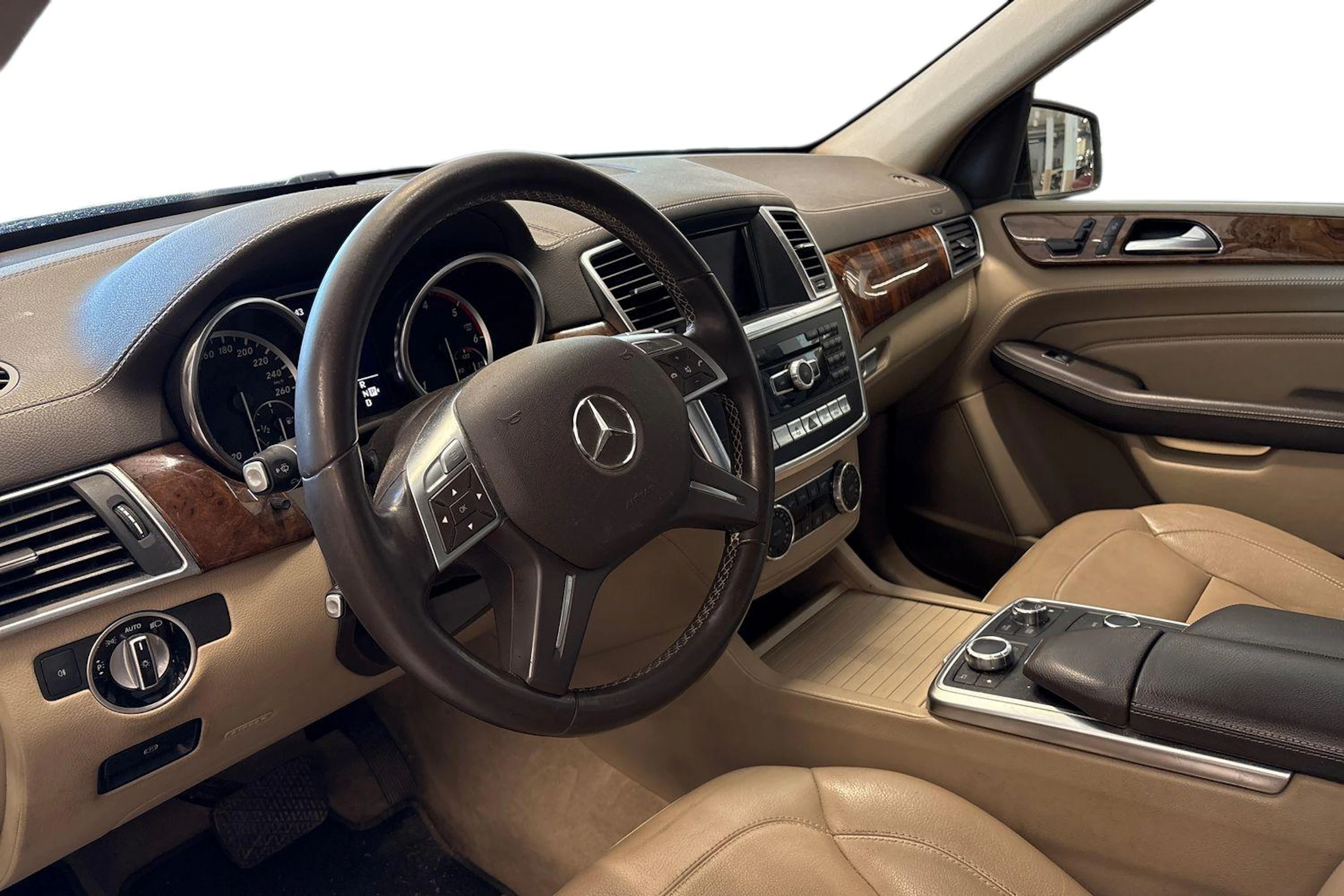 Ruskea (beige) Mercedes-Benz ML 2012 kuva 3.