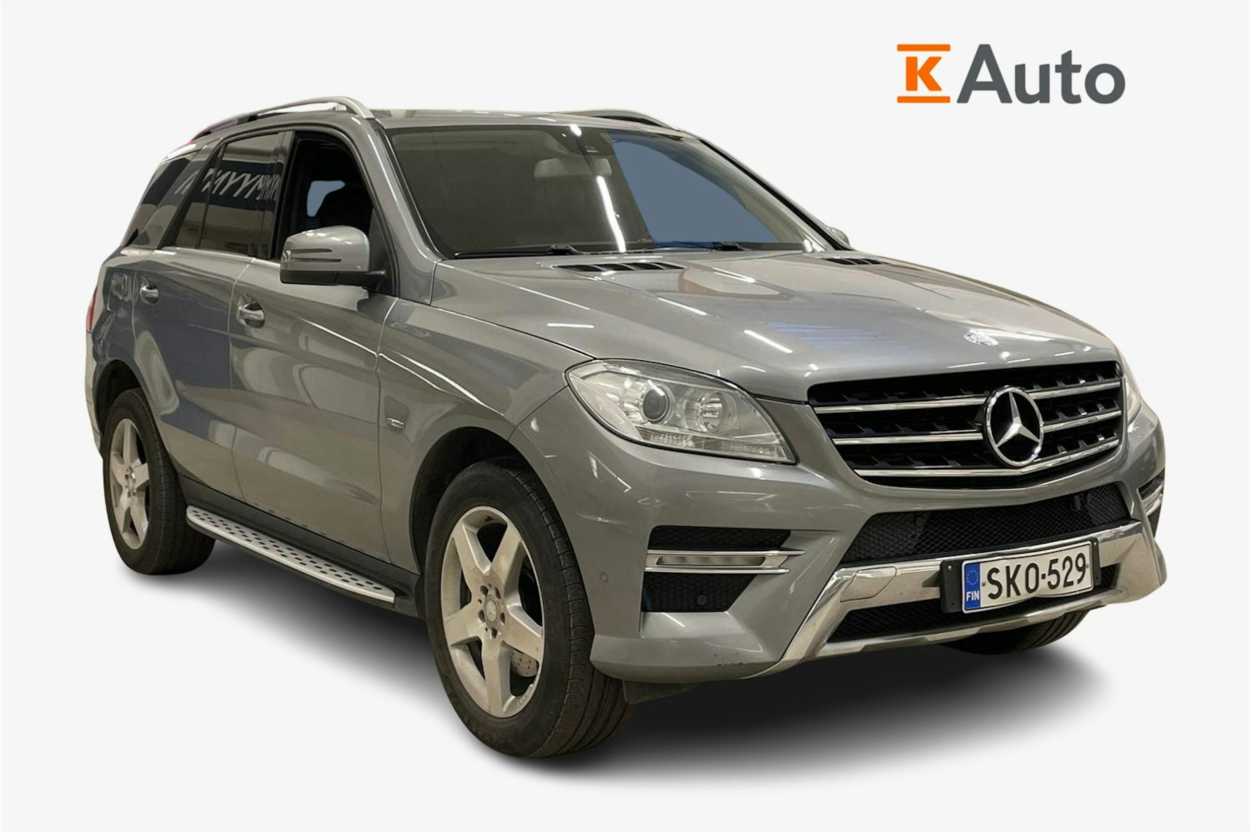 harmaa Mercedes-Benz ML 2012 kuva 1.