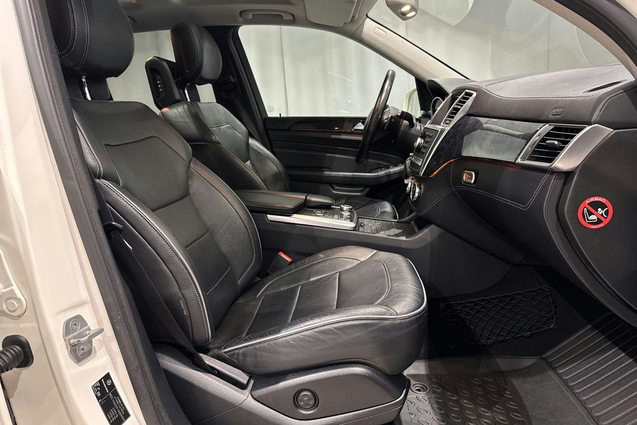 valkoinen Mercedes-Benz ML 2012 kuva 19.