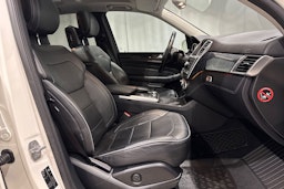 valkoinen Mercedes-Benz ML 2012 kuva 19.