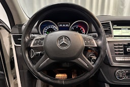 valkoinen Mercedes-Benz ML 2012 kuva 20.