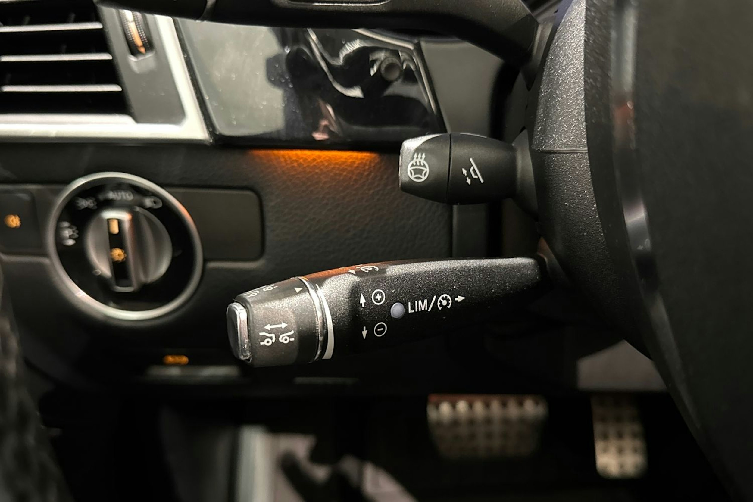 valkoinen Mercedes-Benz ML 2012 kuva 22.