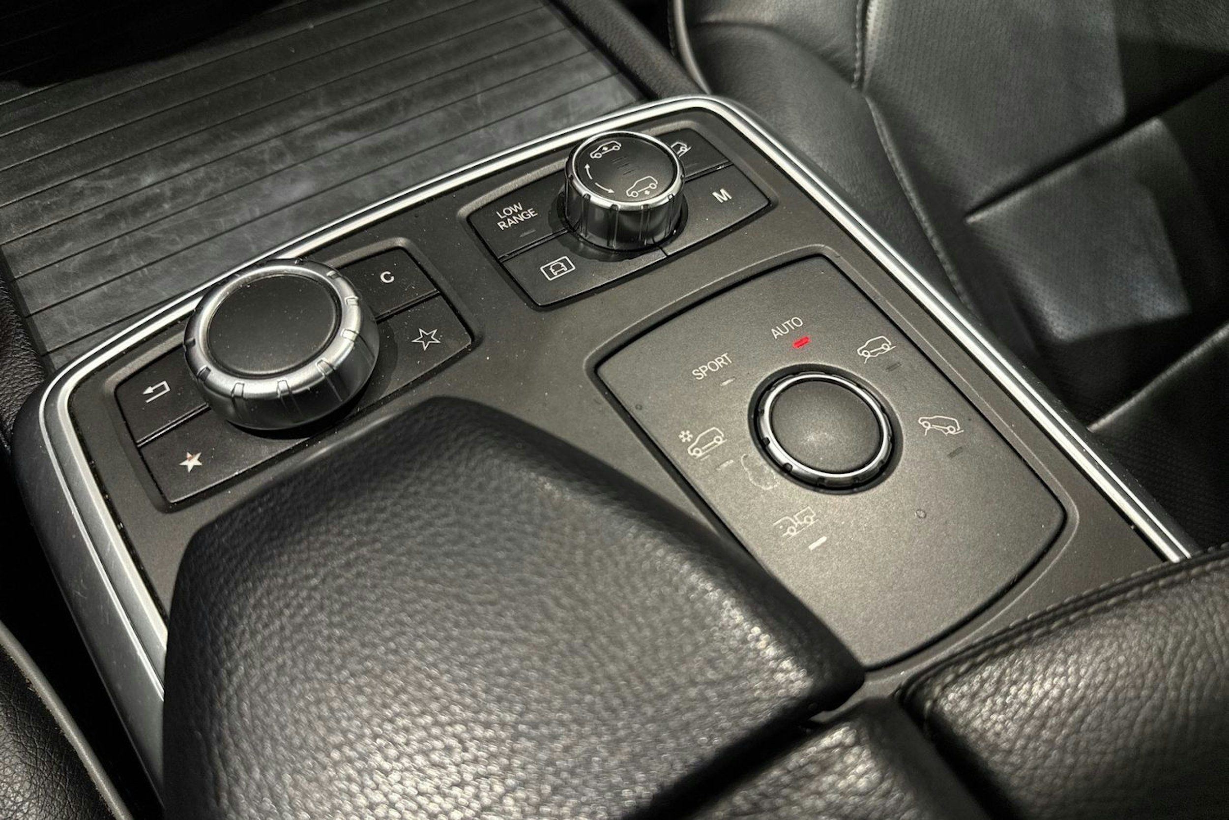 valkoinen Mercedes-Benz ML 2012 kuva 31.