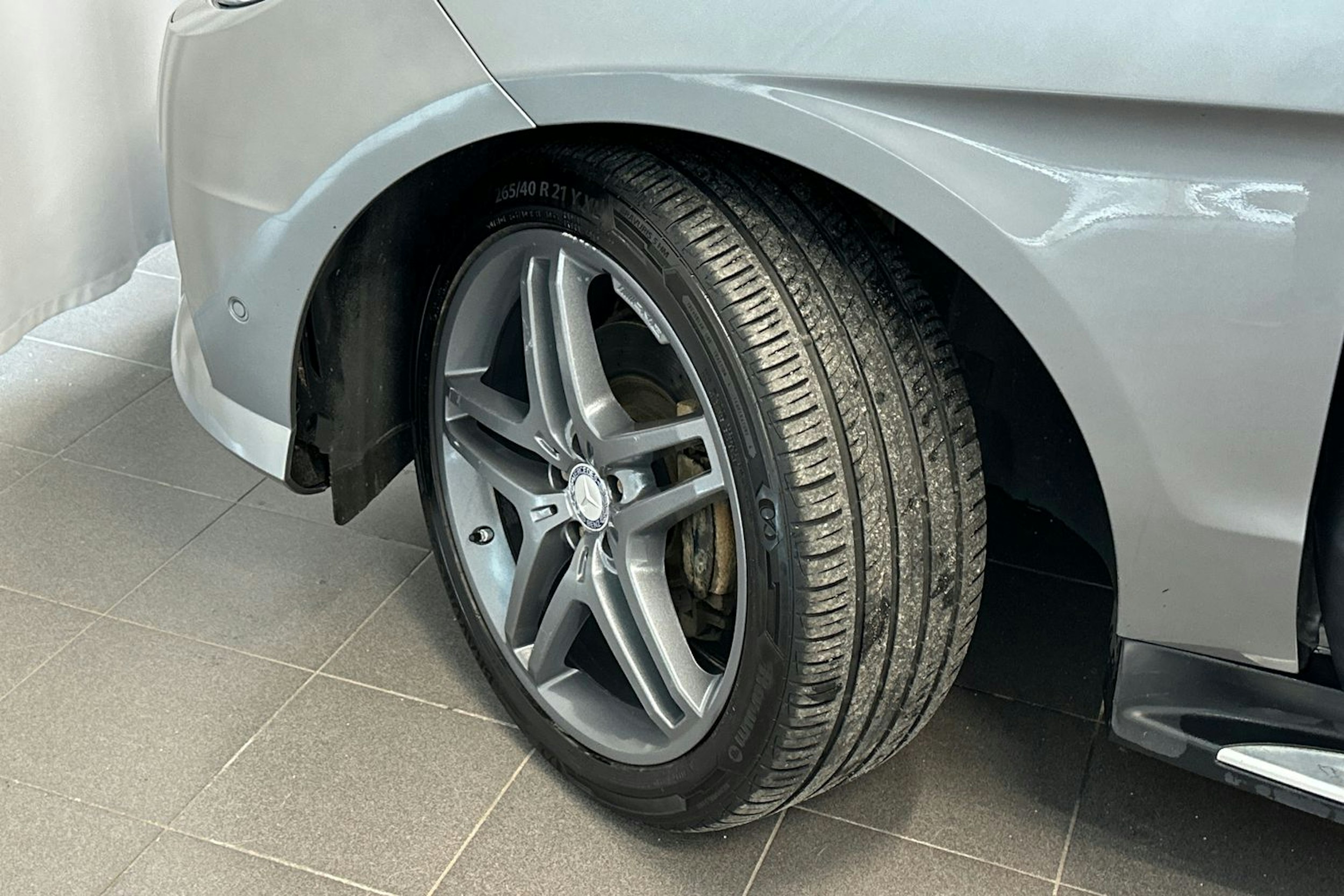 harmaa Mercedes-Benz ML 2014 kuva 13.