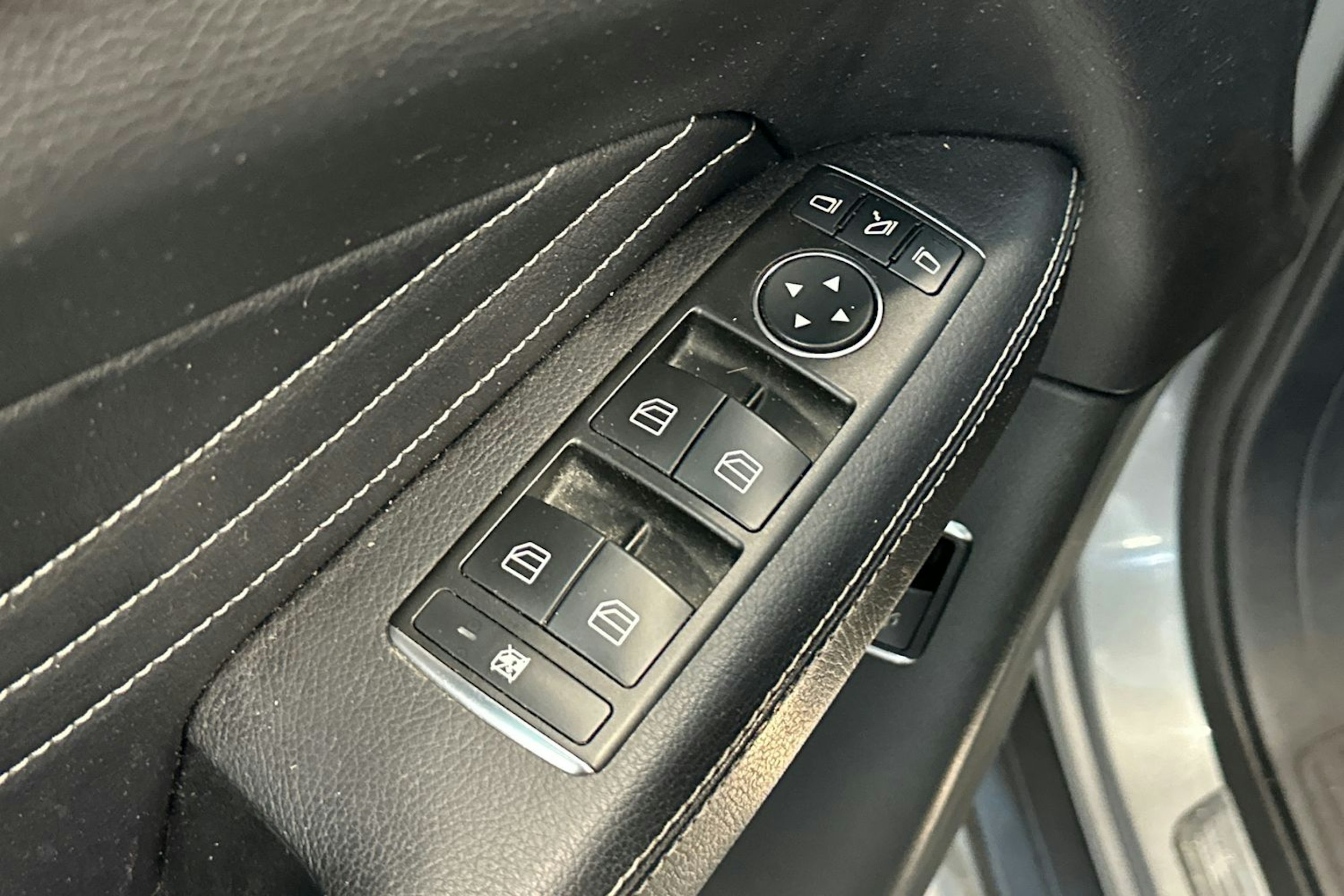 harmaa Mercedes-Benz ML 2014 kuva 17.