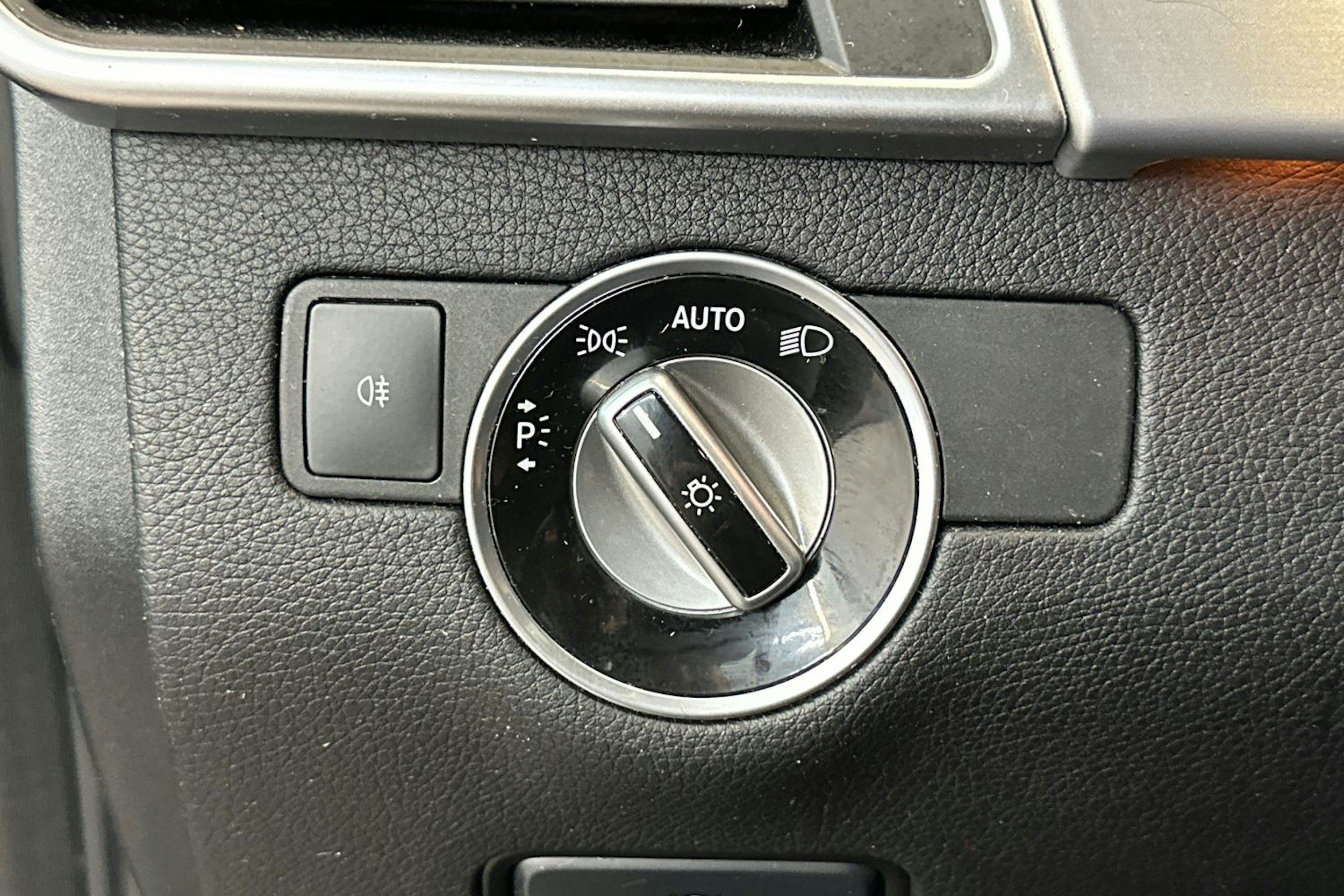 harmaa Mercedes-Benz ML 2014 kuva 19.