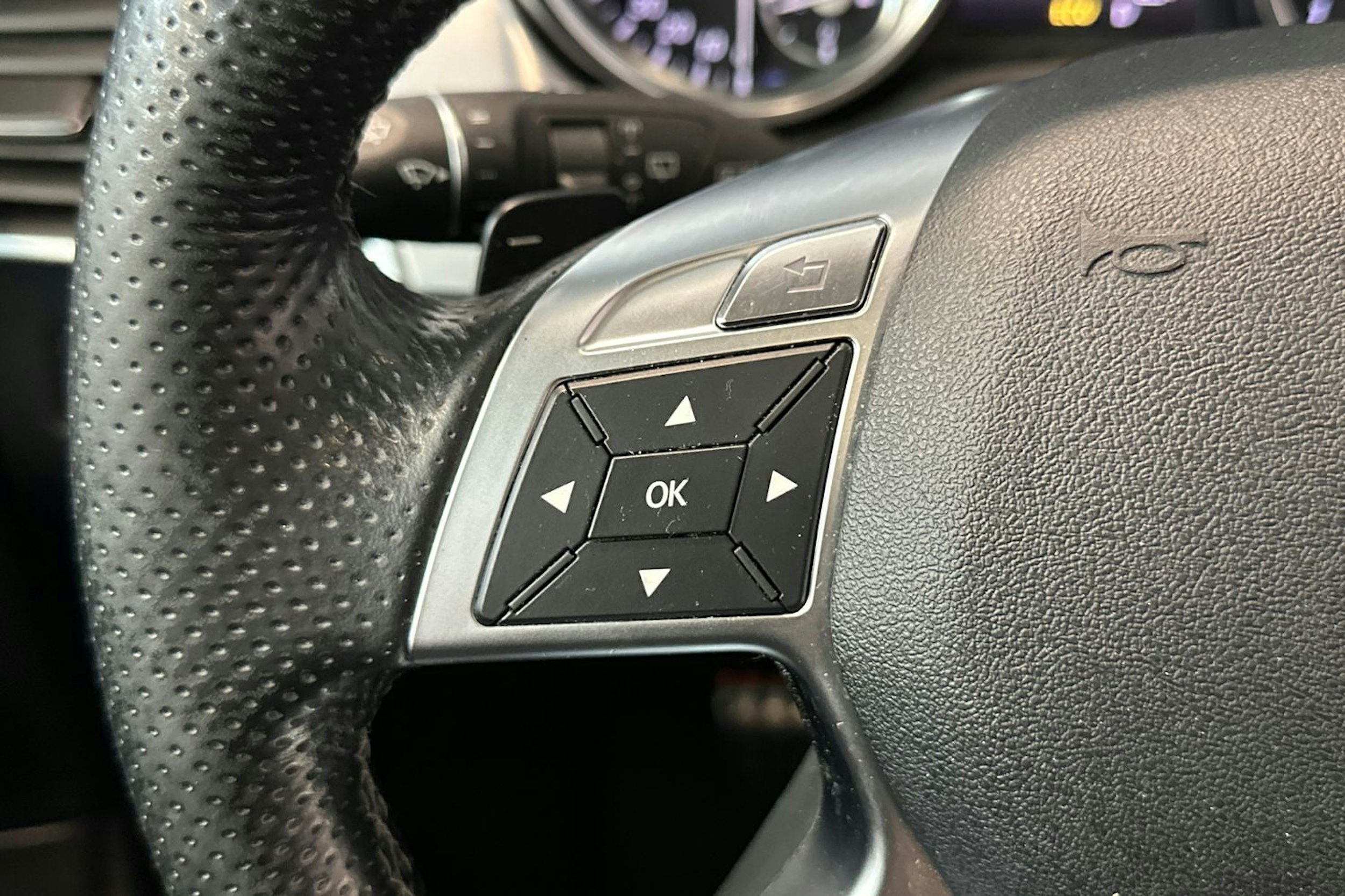 harmaa Mercedes-Benz ML 2014 kuva 20.