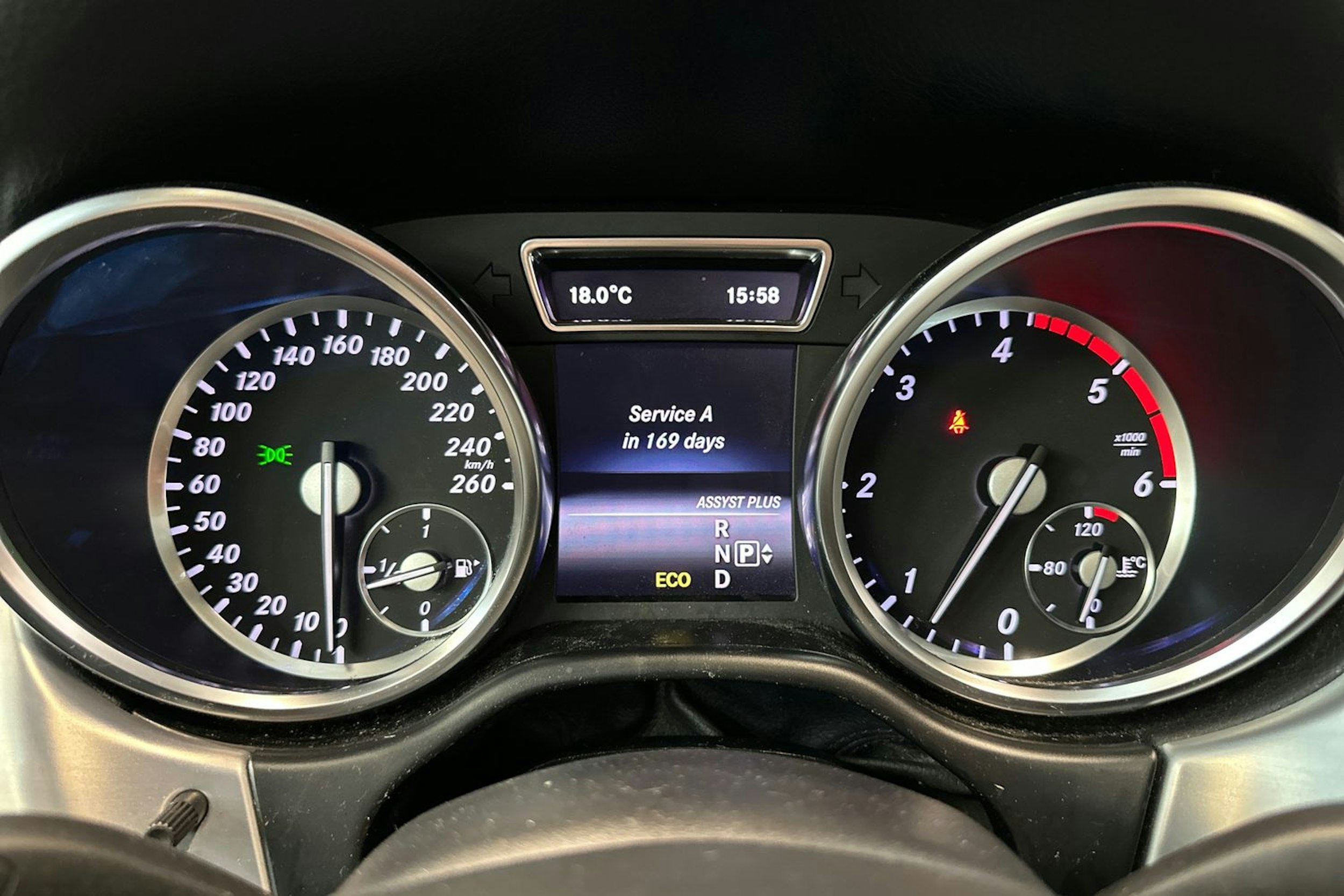 harmaa Mercedes-Benz ML 2014 kuva 22.