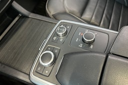 harmaa Mercedes-Benz ML 2014 kuva 23.