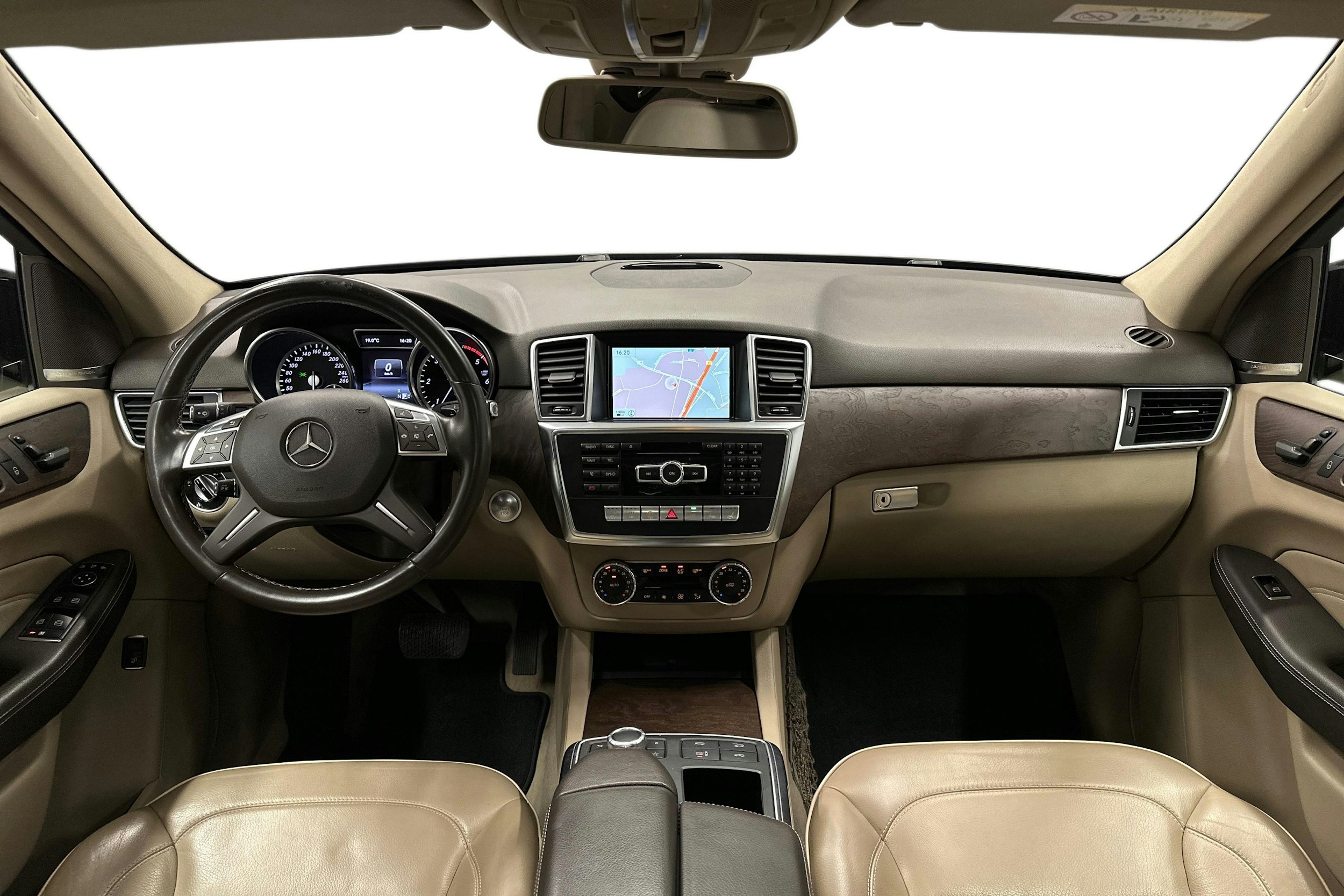 musta Mercedes-Benz ML 2014 kuva 9.