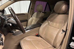 musta Mercedes-Benz ML 2014 kuva 19.