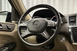 musta Mercedes-Benz ML 2014 kuva 22.