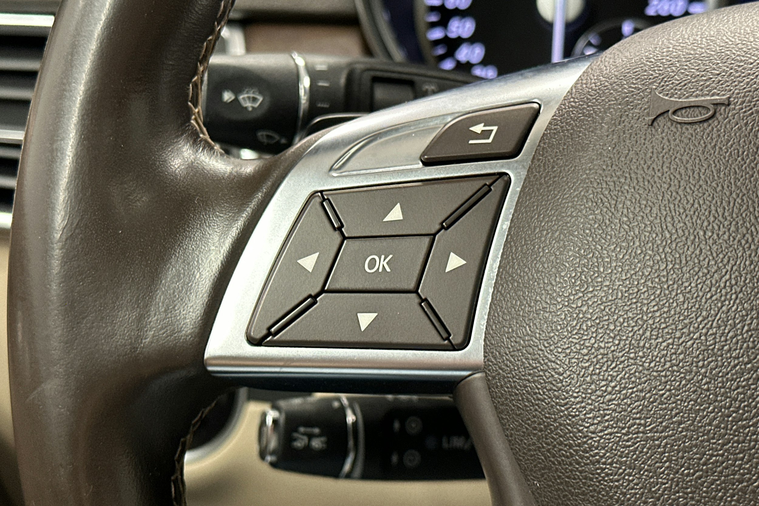 musta Mercedes-Benz ML 2014 kuva 23.