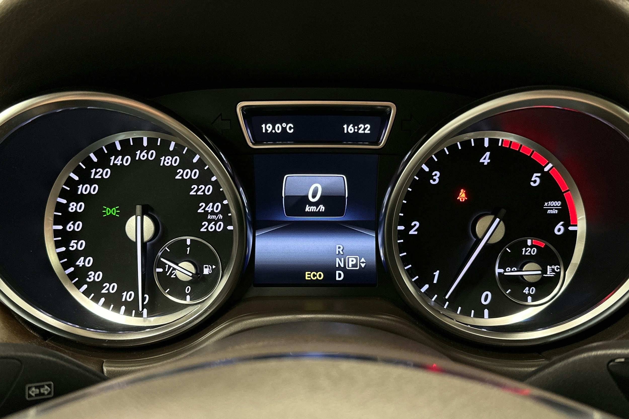 musta Mercedes-Benz ML 2014 kuva 27.