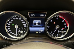 musta Mercedes-Benz ML 2014 kuva 27.