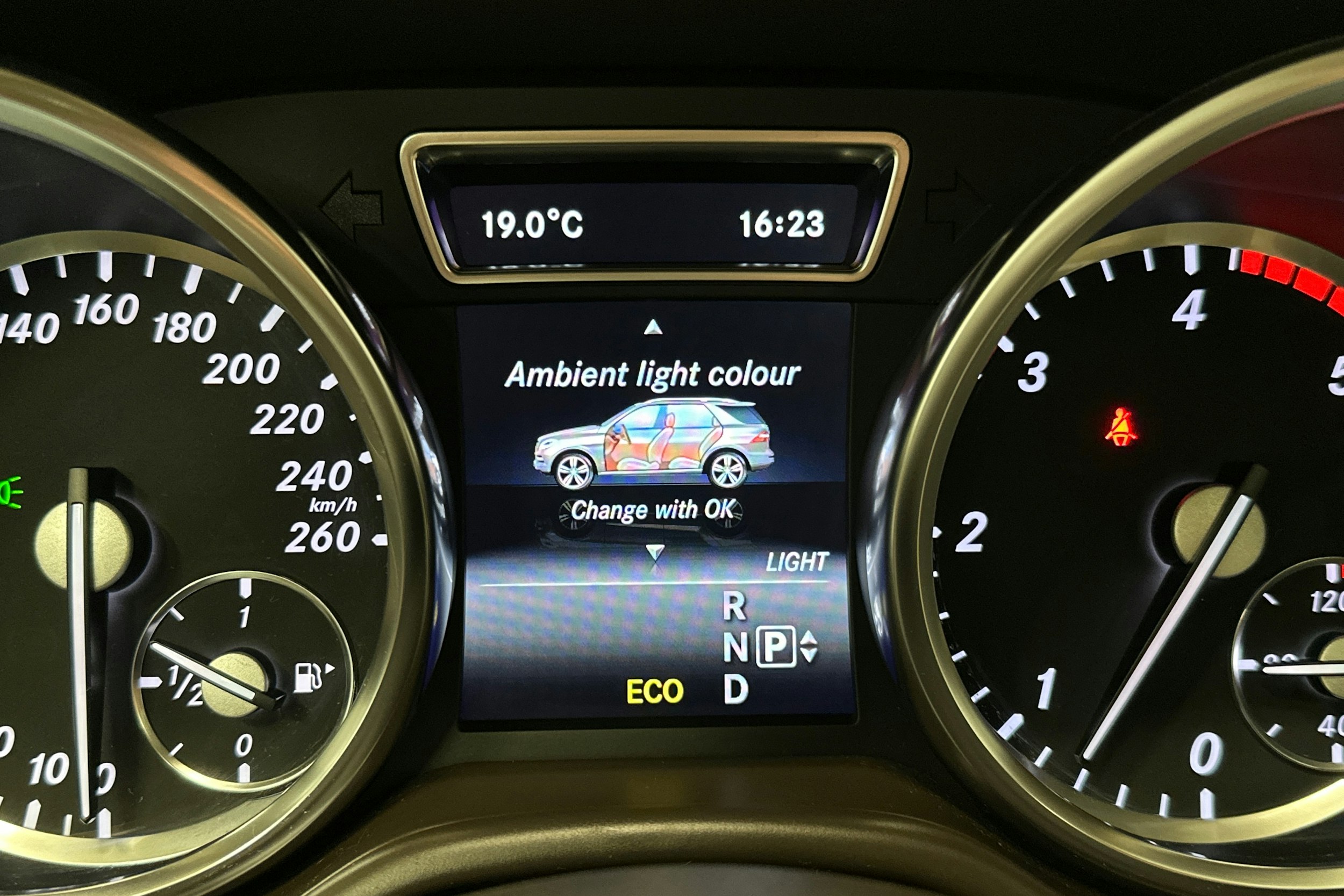 musta Mercedes-Benz ML 2014 kuva 29.