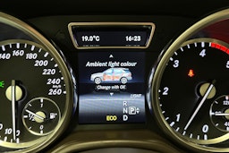 musta Mercedes-Benz ML 2014 kuva 29.