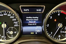 musta Mercedes-Benz ML 2014 kuva 30.