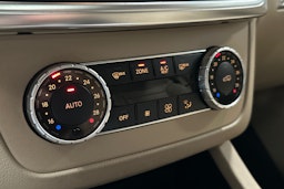musta Mercedes-Benz ML 2014 kuva 35.