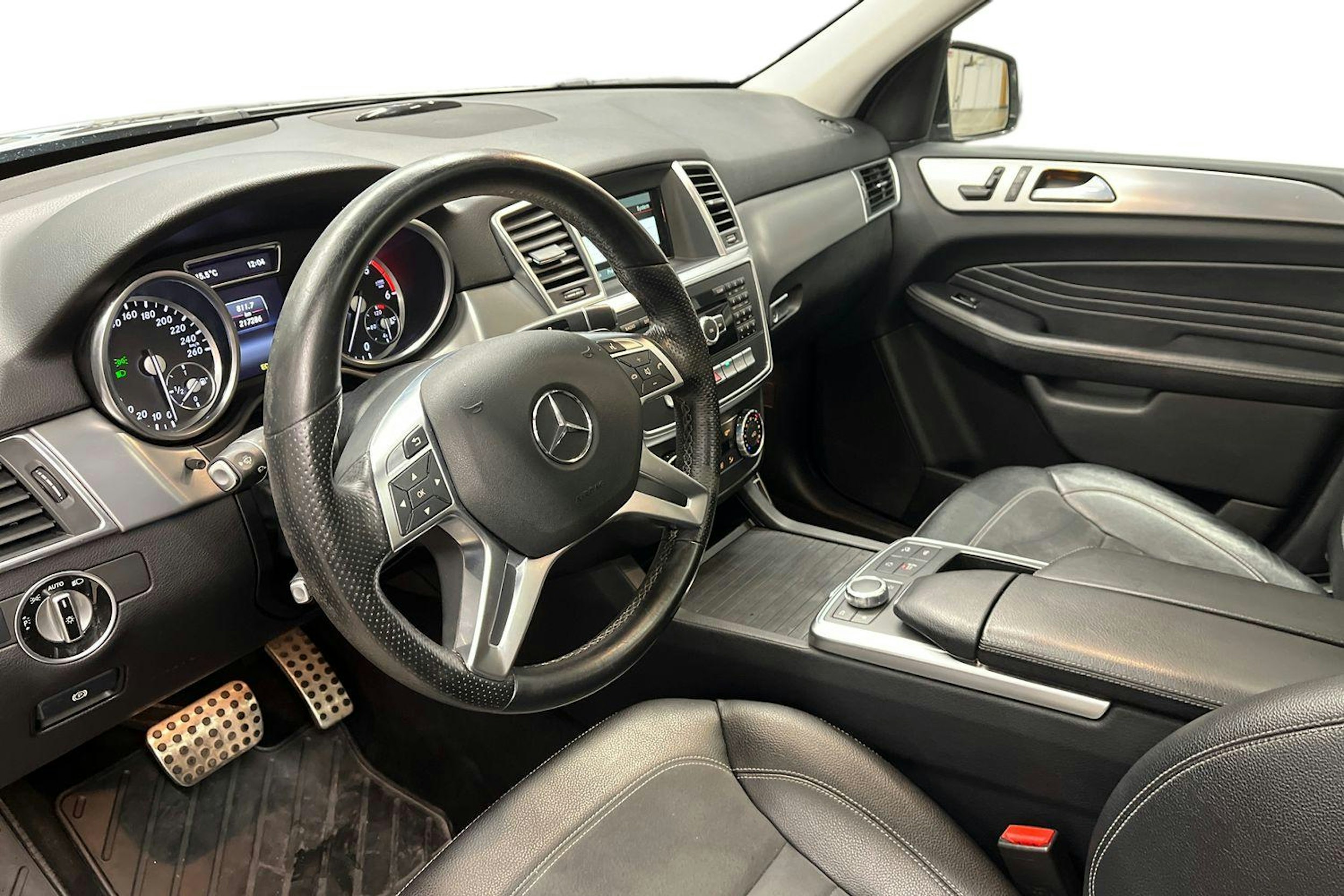 met. harmaa Mercedes-Benz ML 2014 kuva 6.