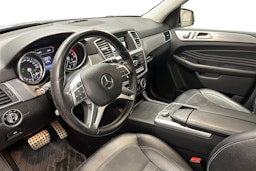 met. harmaa Mercedes-Benz ML 2014 kuva 6.