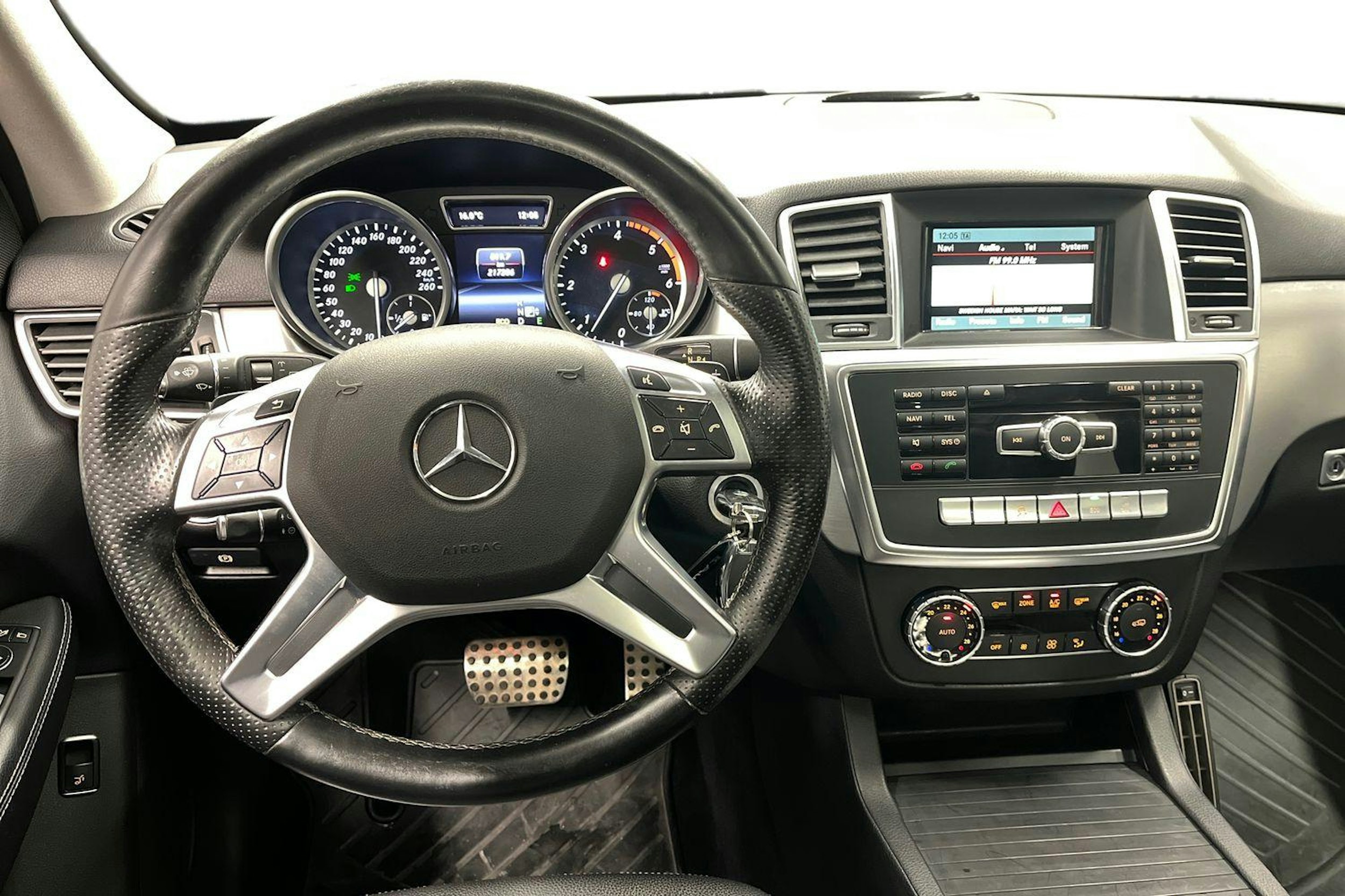 met. harmaa Mercedes-Benz ML 2014 kuva 7.