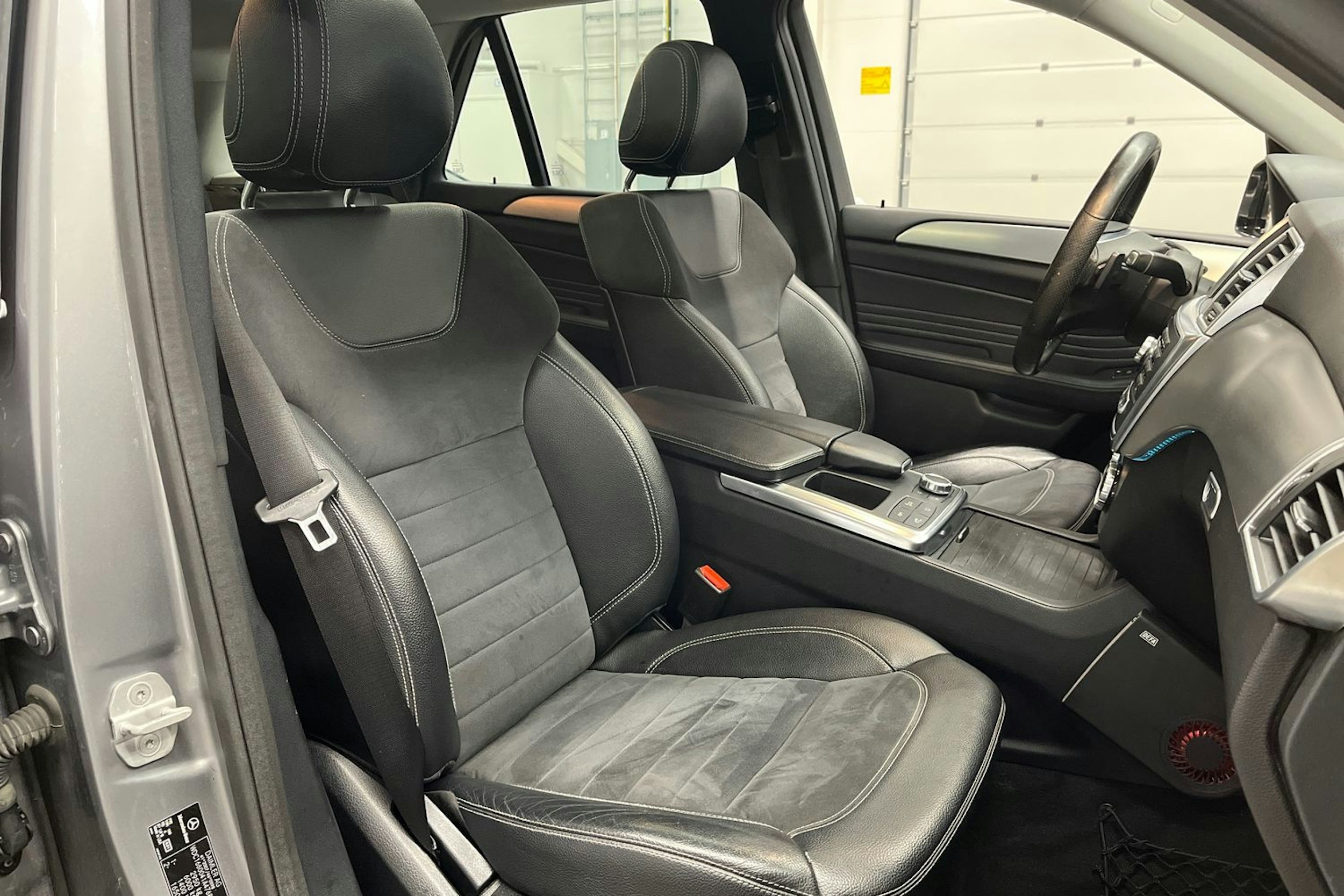 met. harmaa Mercedes-Benz ML 2014 kuva 13.