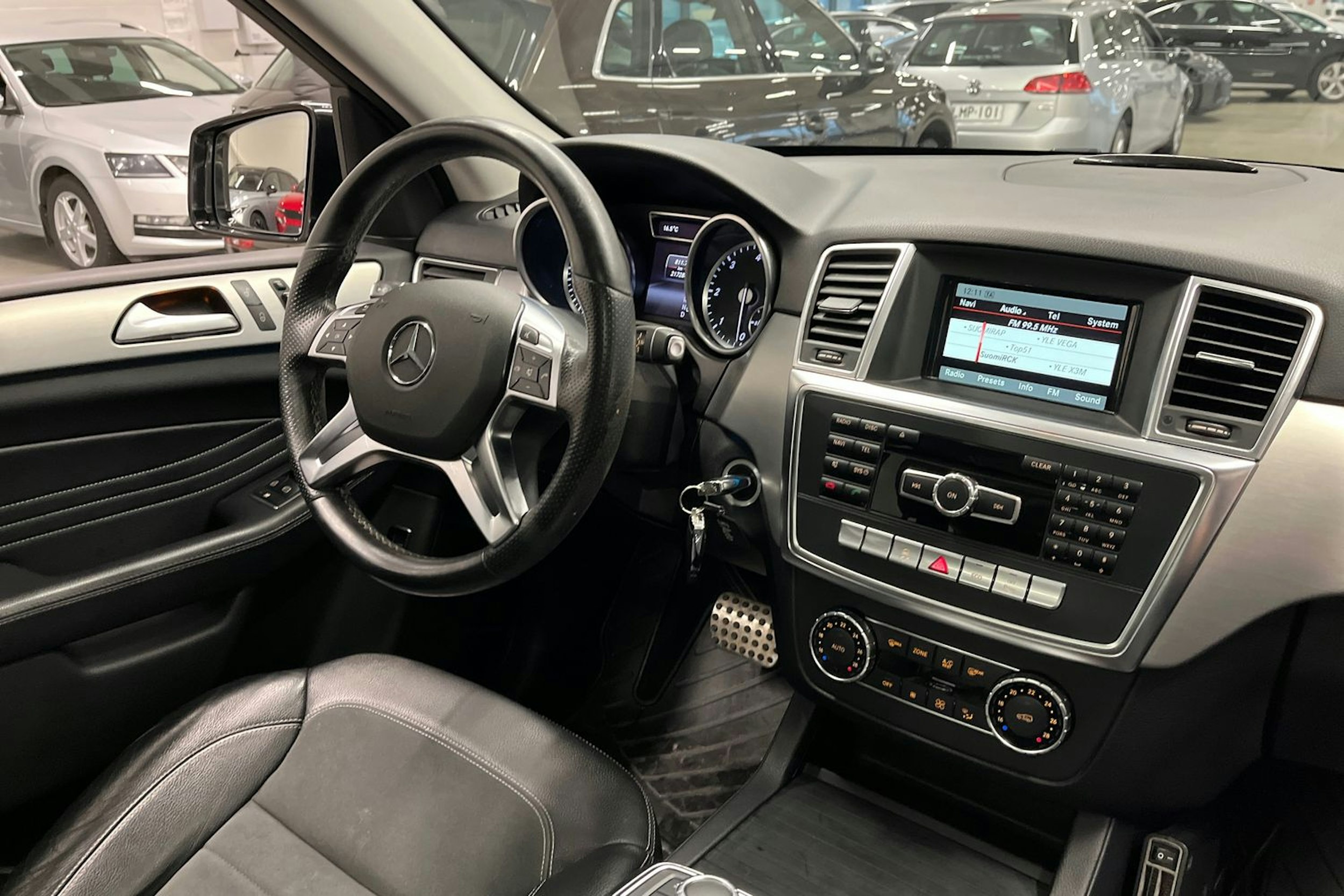met. harmaa Mercedes-Benz ML 2014 kuva 15.