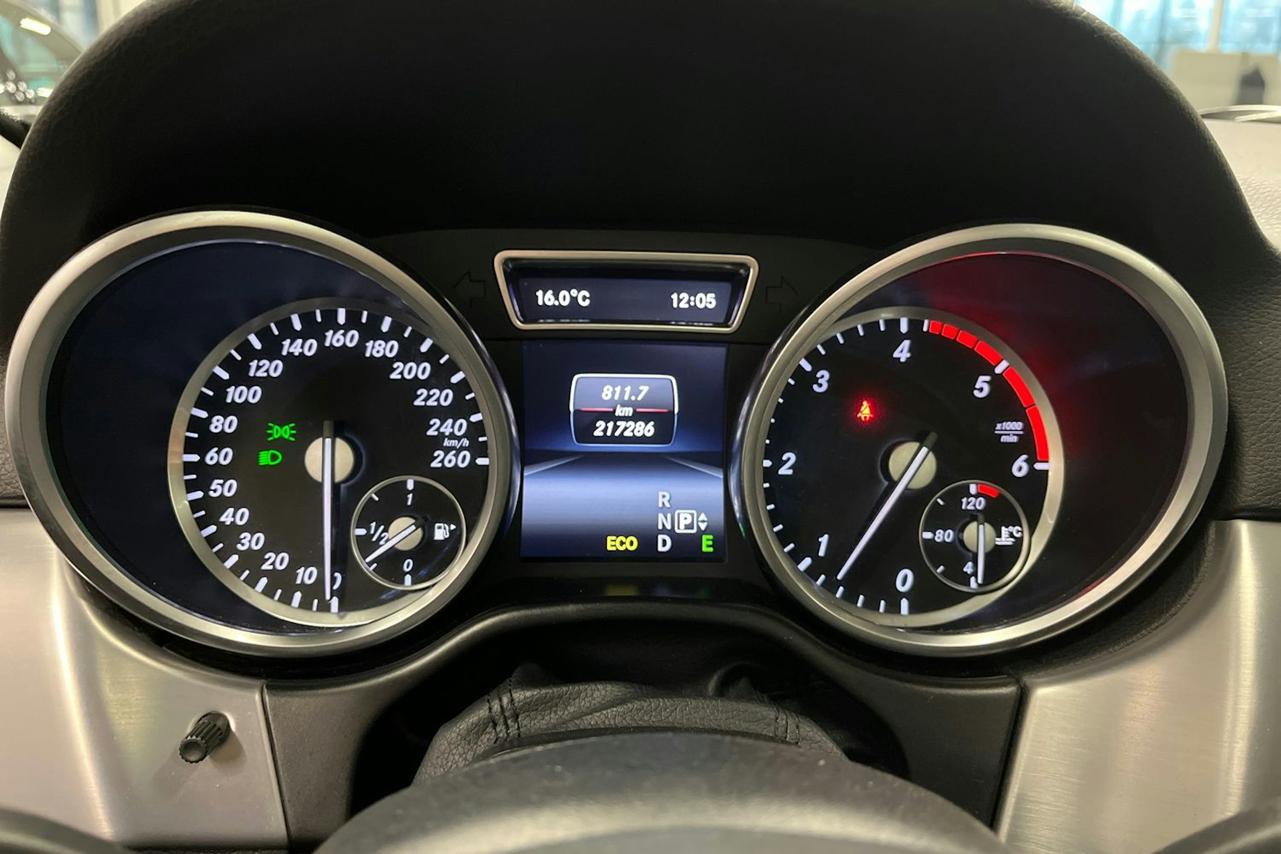 met. harmaa Mercedes-Benz ML 2014 kuva 16.