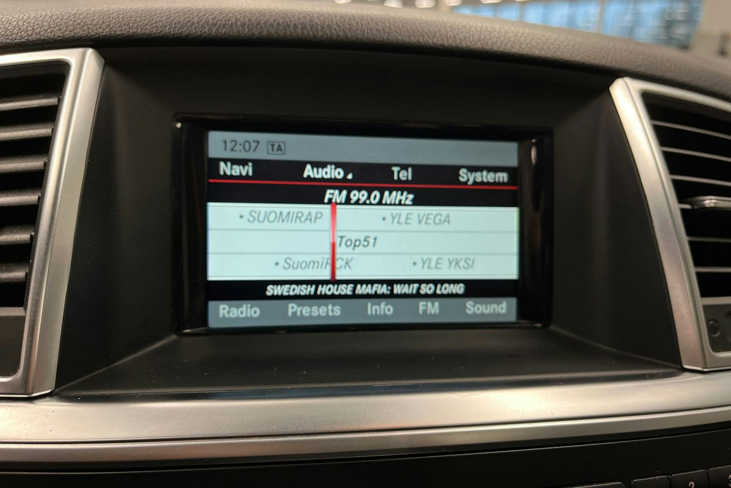 met. harmaa Mercedes-Benz ML 2014 kuva 18.