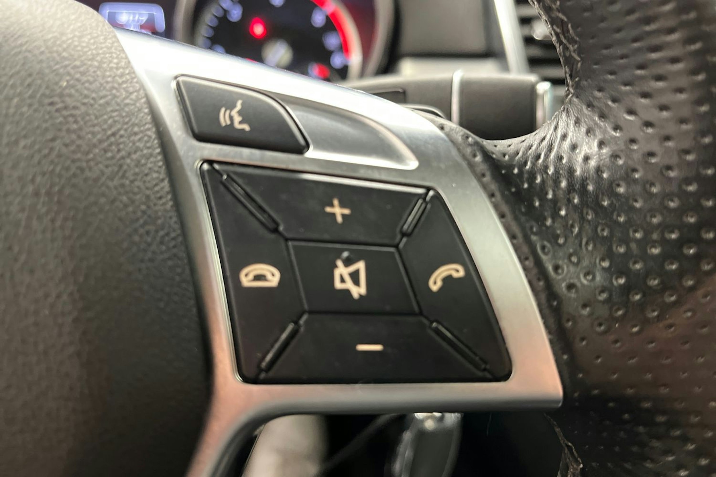 met. harmaa Mercedes-Benz ML 2014 kuva 24.