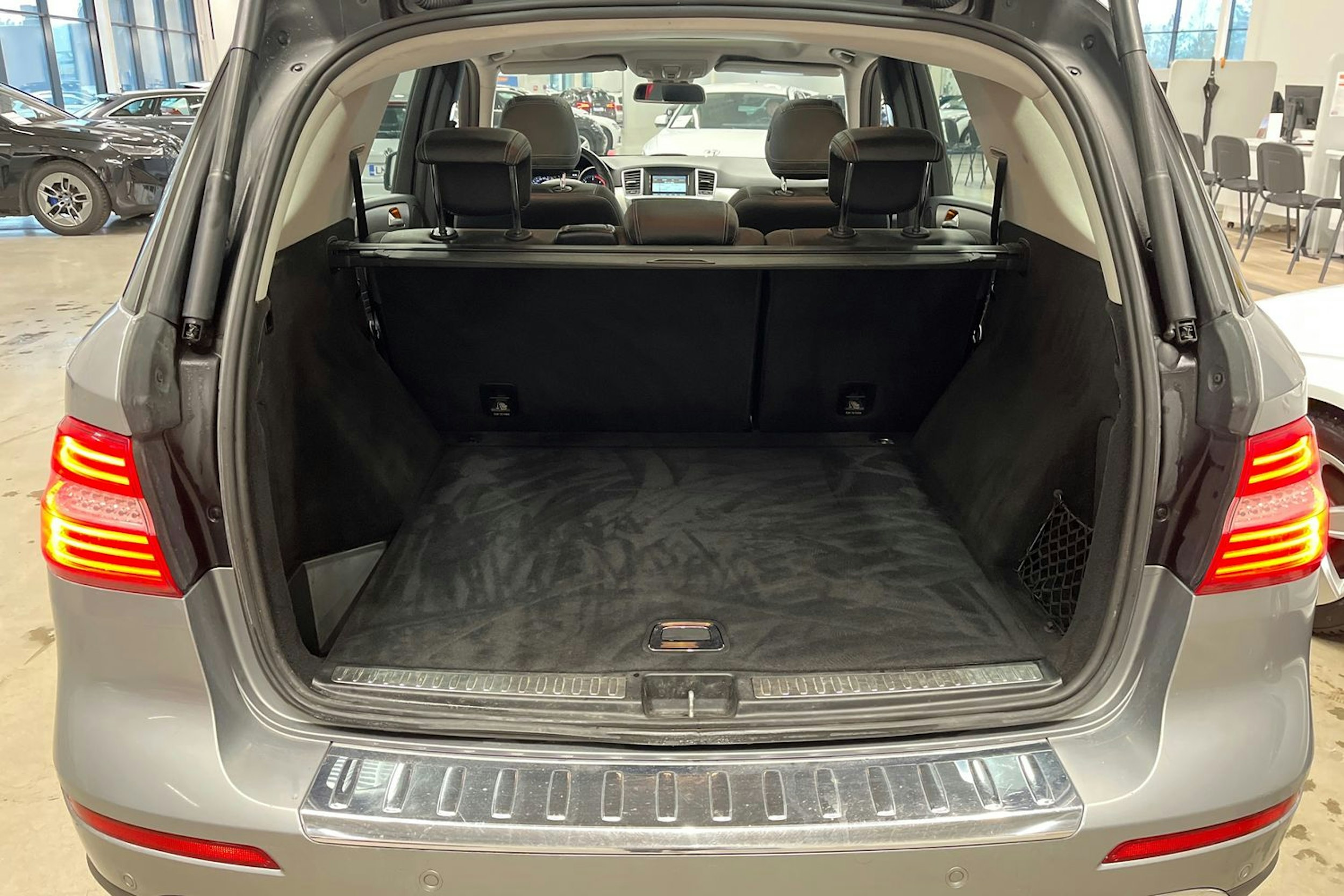 met. harmaa Mercedes-Benz ML 2014 kuva 30.