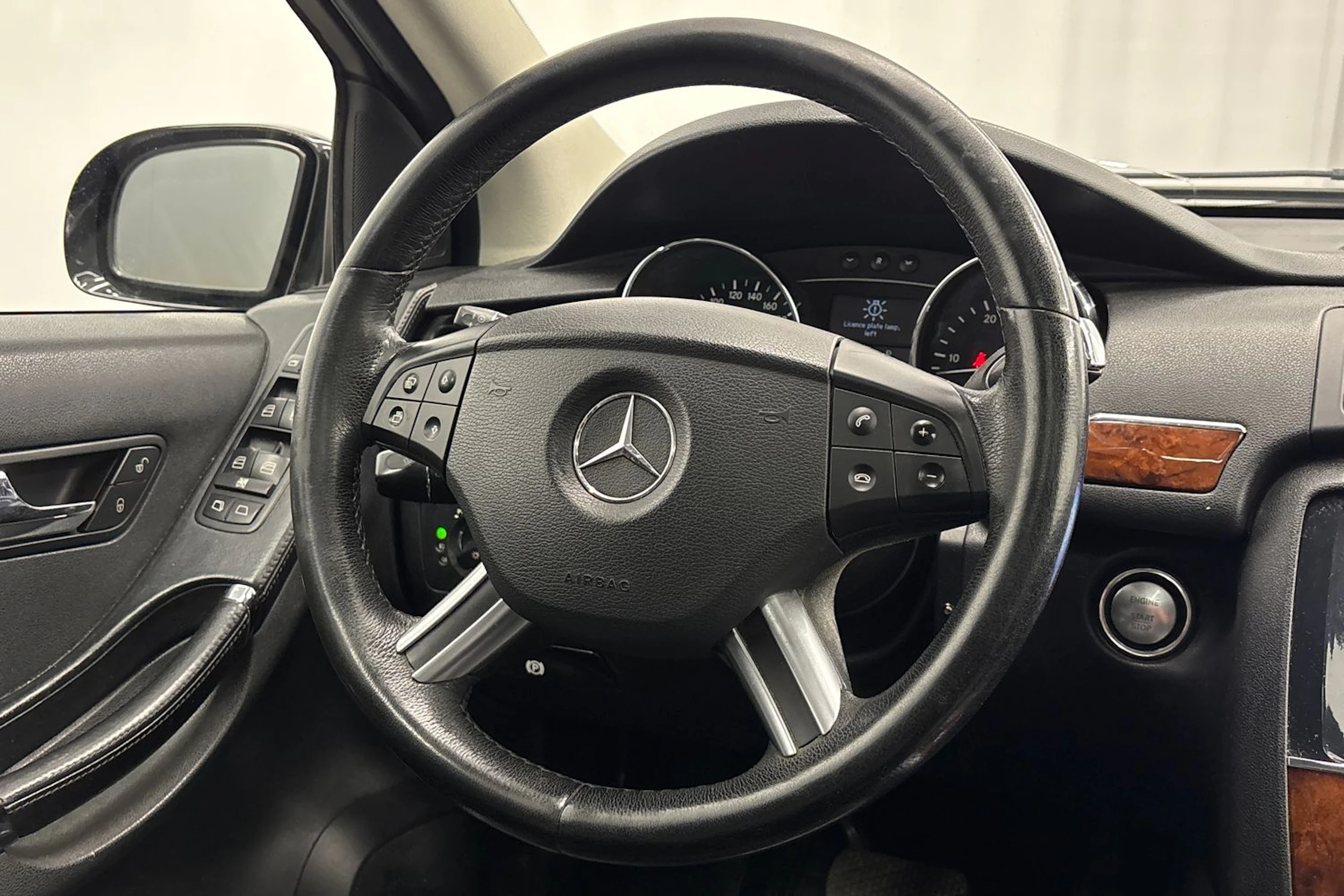 Musta Mercedes-Benz R 2006 kuva 17.
