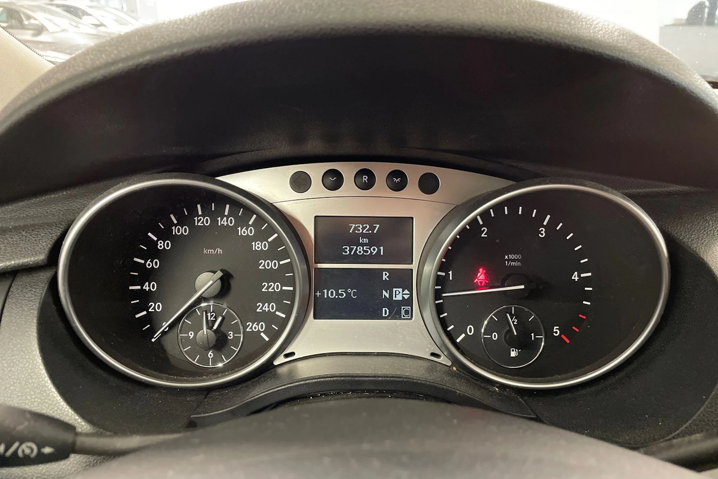Valkoinen Mercedes-Benz R 2008 kuva 16.