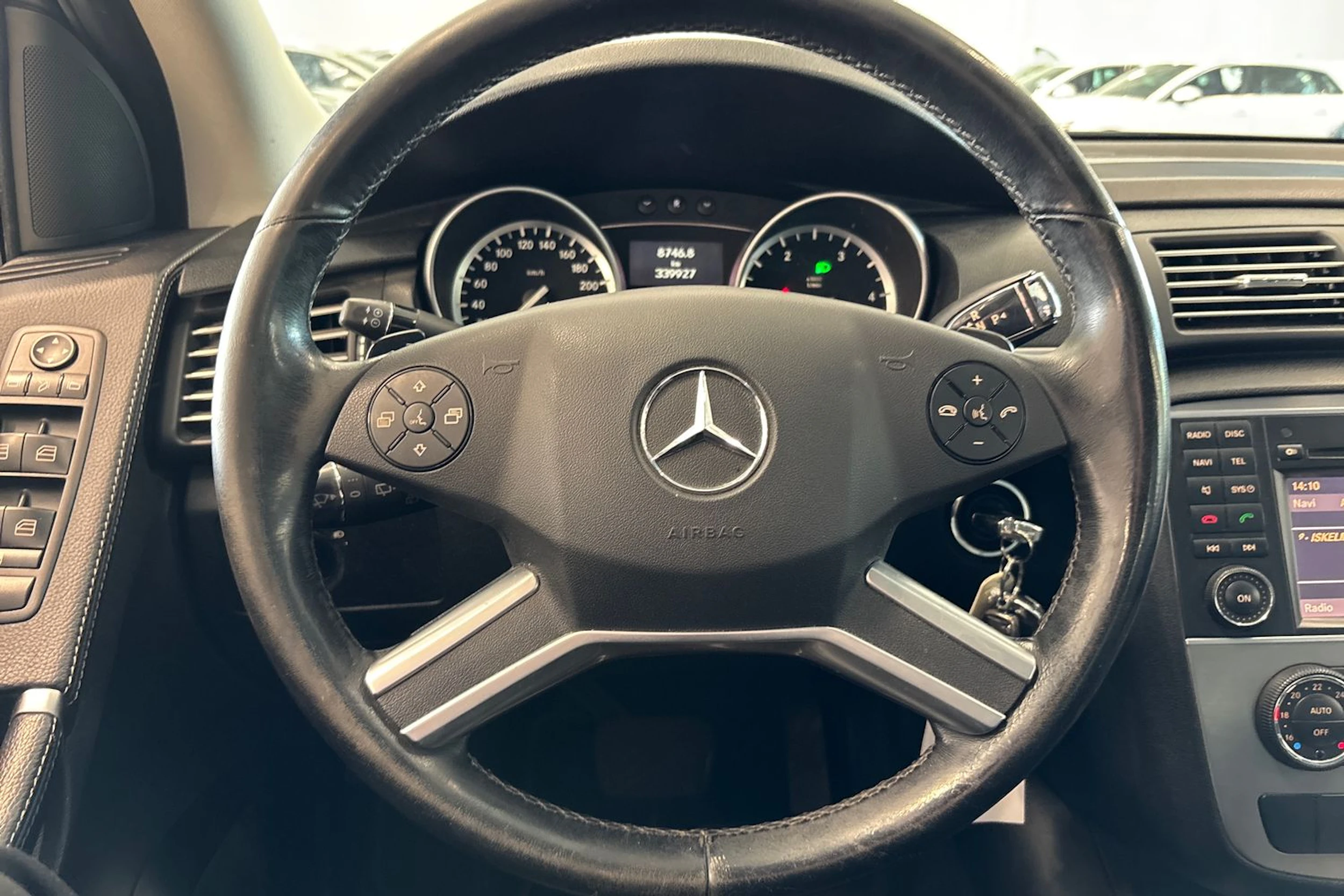 sininen Mercedes-Benz R 2010 kuva 12.