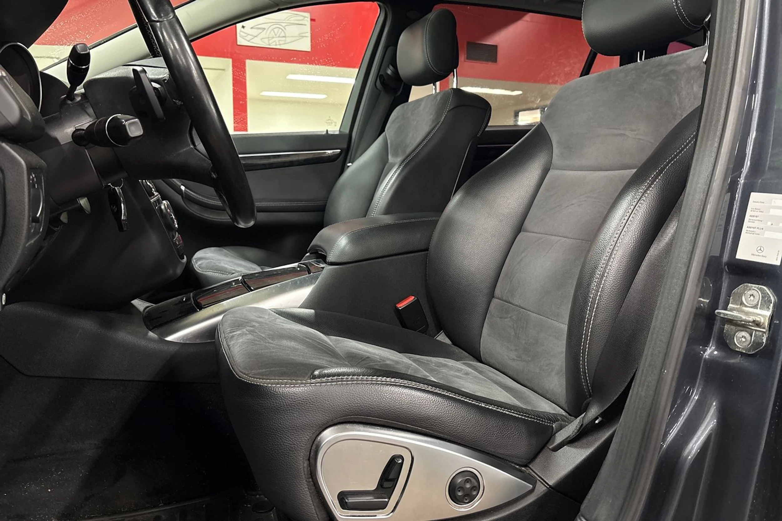 Harmaa Mercedes-Benz R 2011 kuva 4.