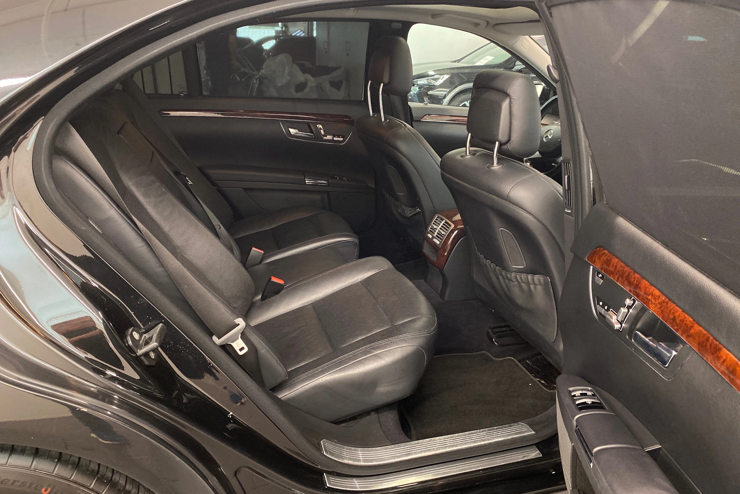 musta Mercedes-Benz S 2009 kuva 13.