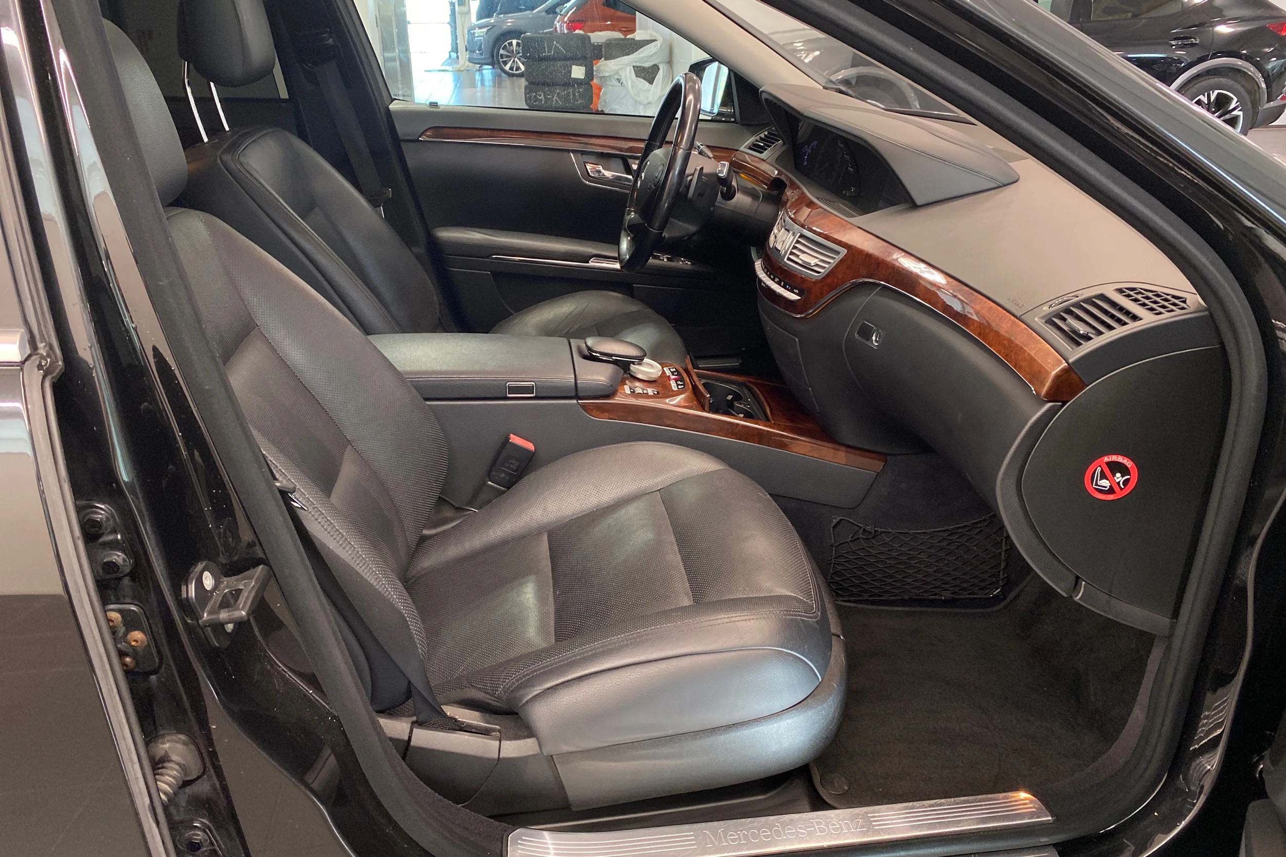 musta Mercedes-Benz S 2009 kuva 14.