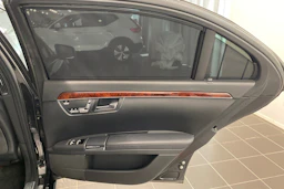 musta Mercedes-Benz S 2009 kuva 17.