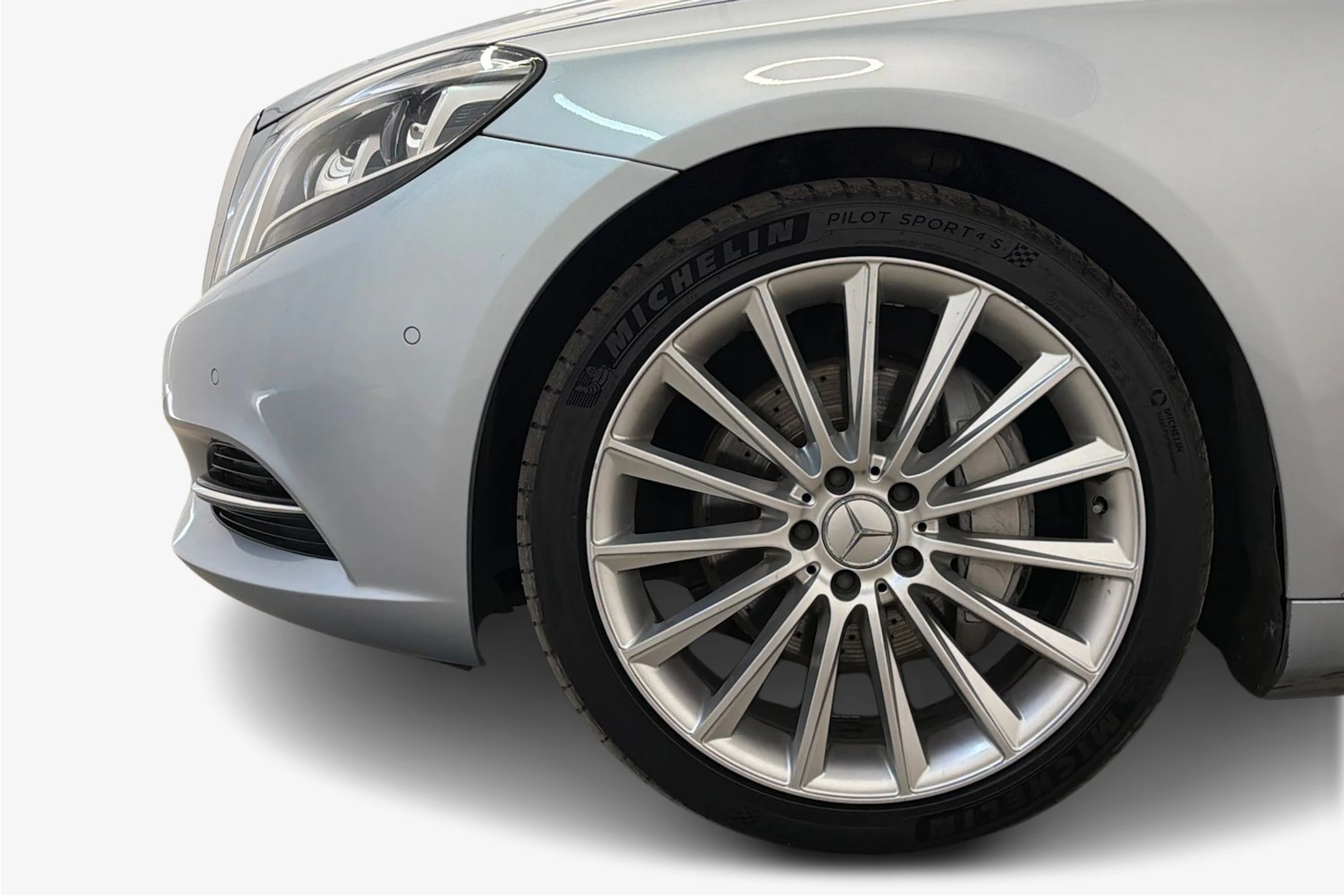 Harmaa Mercedes-Benz S 2013 kuva 9.