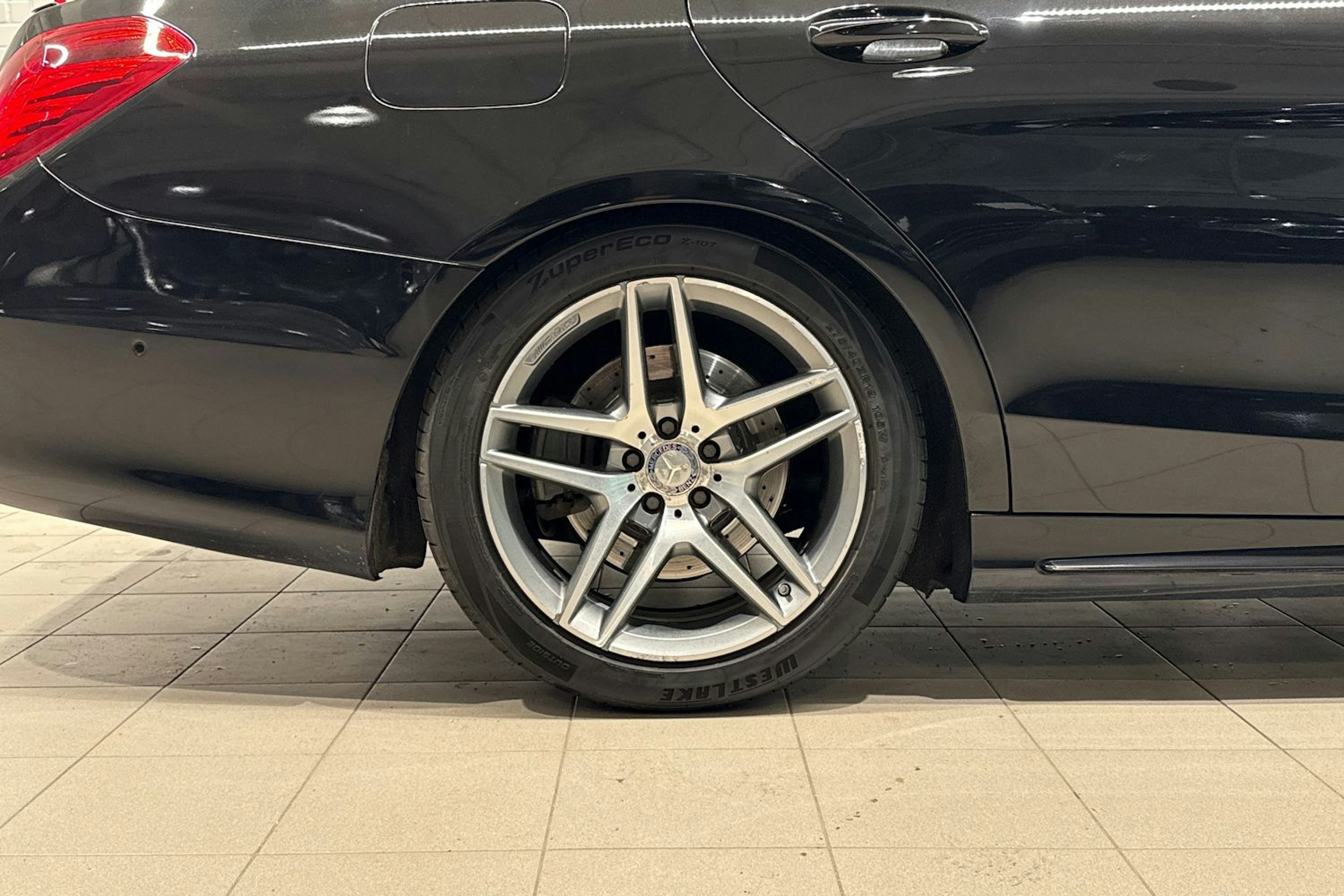 Musta Mercedes-Benz S 2014 kuva 13.