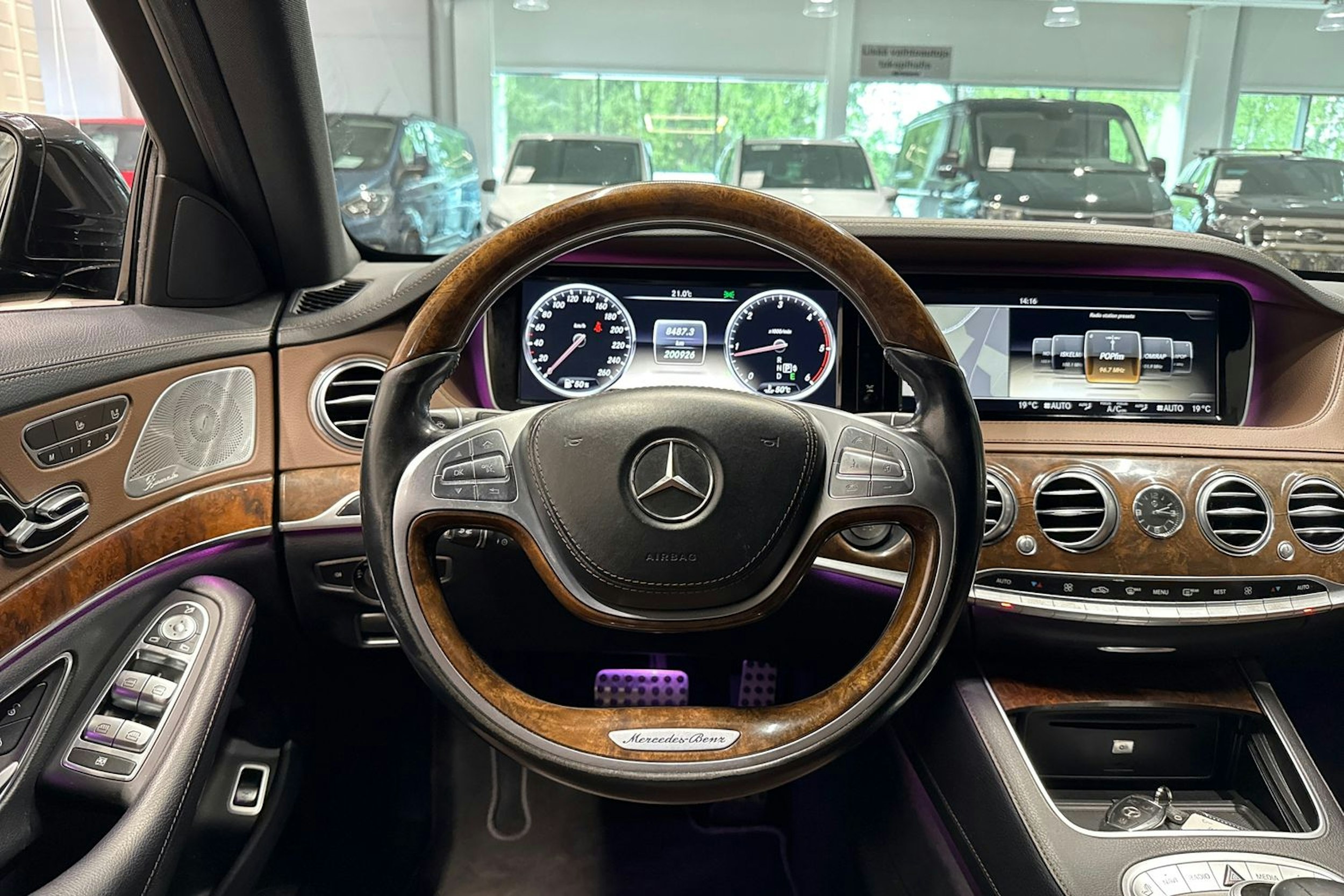 Musta Mercedes-Benz S 2014 kuva 14.