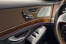 Musta Mercedes-Benz S 2014 kuva 17.